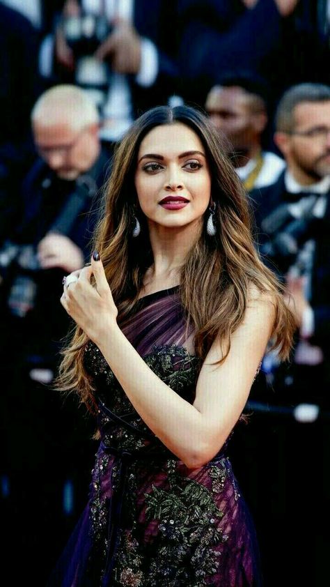 deepika padukone smiles hot