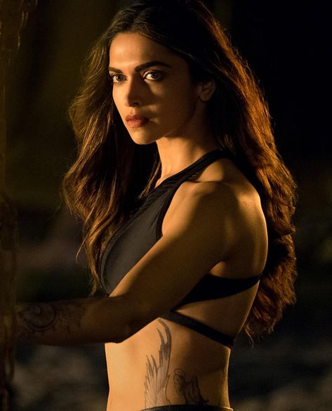 deepika padukone depicts fire hot photos