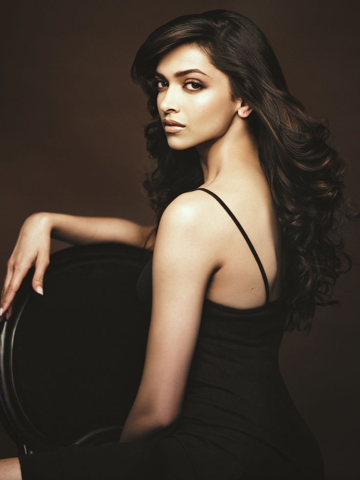 deepika padukone modeling boobs