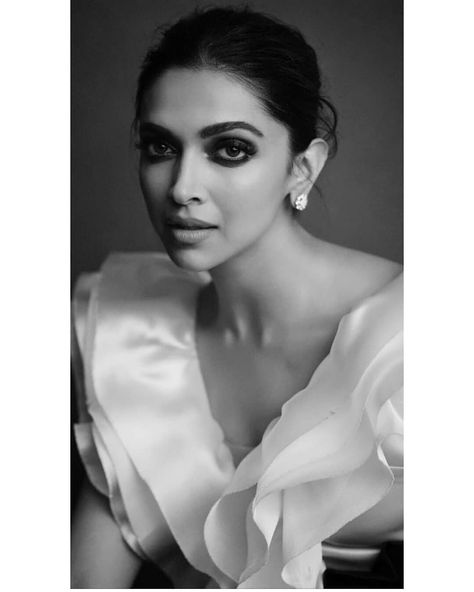 deepika padukone depicts fire bikini 