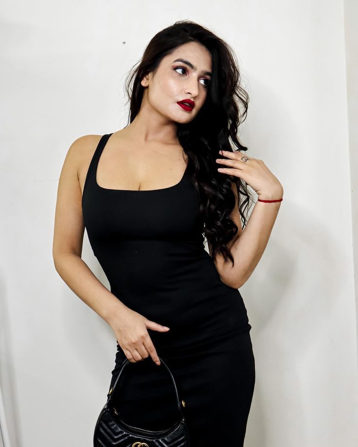 sassy poonam poses porn
