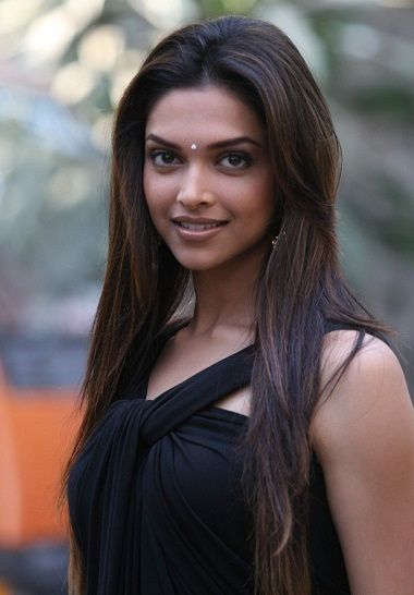 deepika padukone looks hot pics