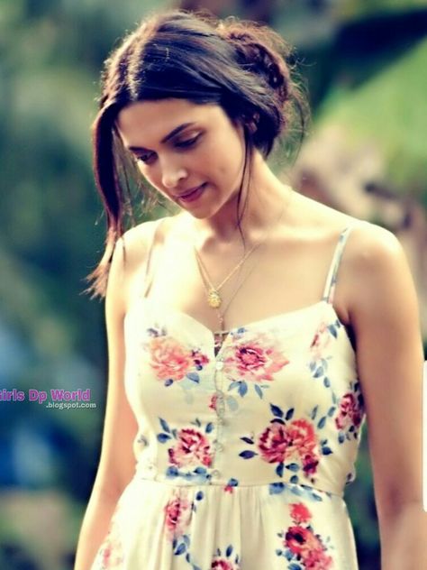 deepika padukone looks hot images