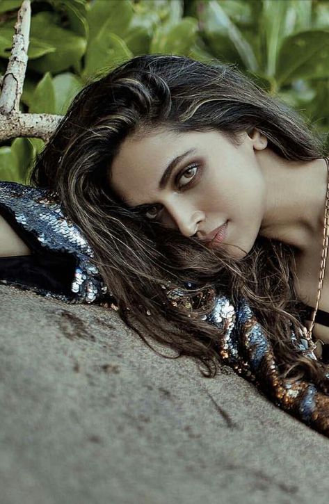 deepika padukone looks hot xxx