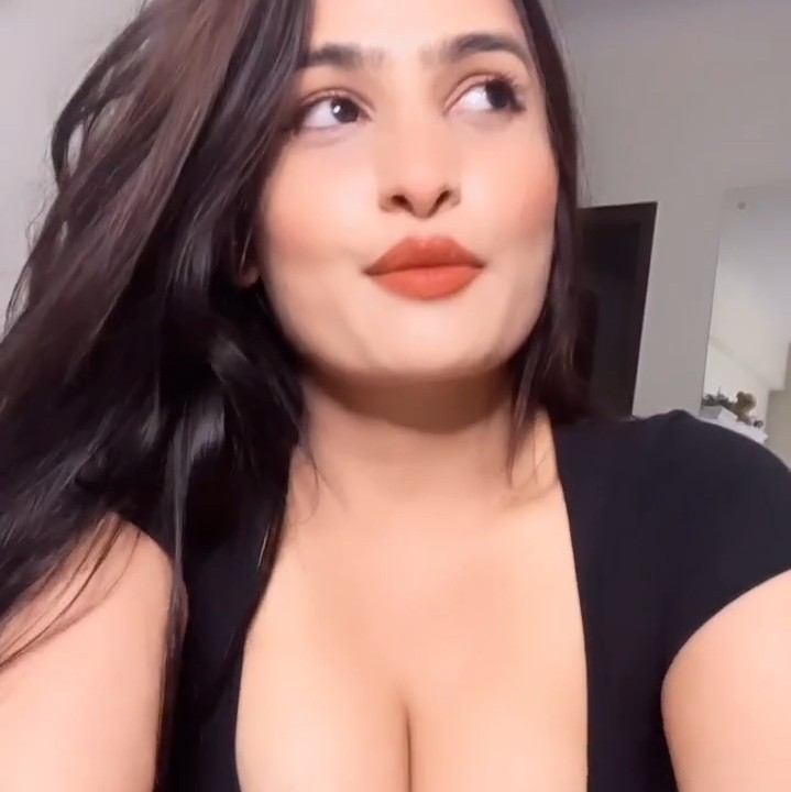 sassy poonam looks porn
