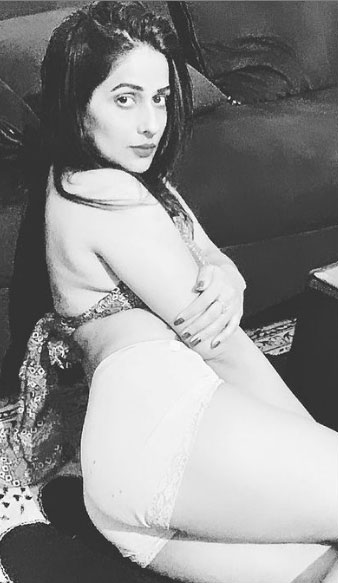 vansheen verma poses sexy