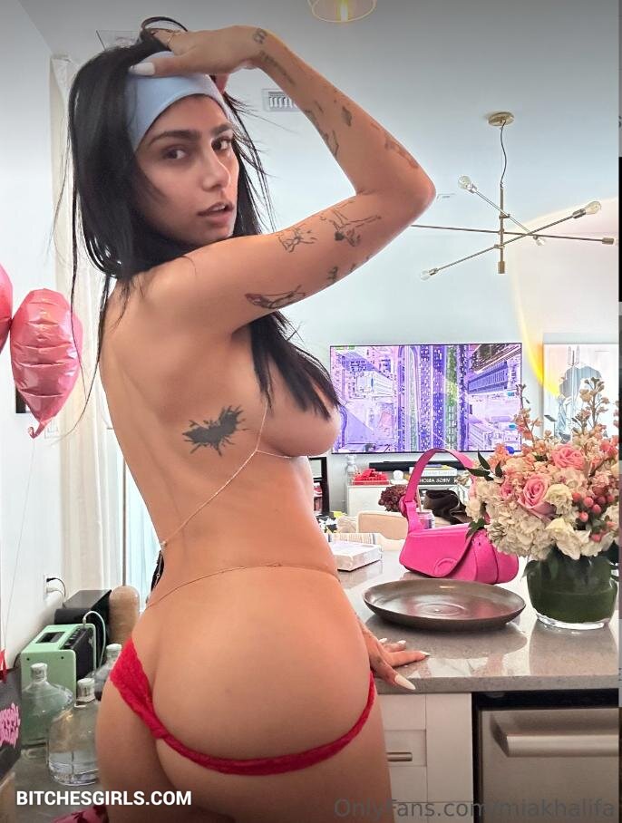 mia khalifa modeling porn
