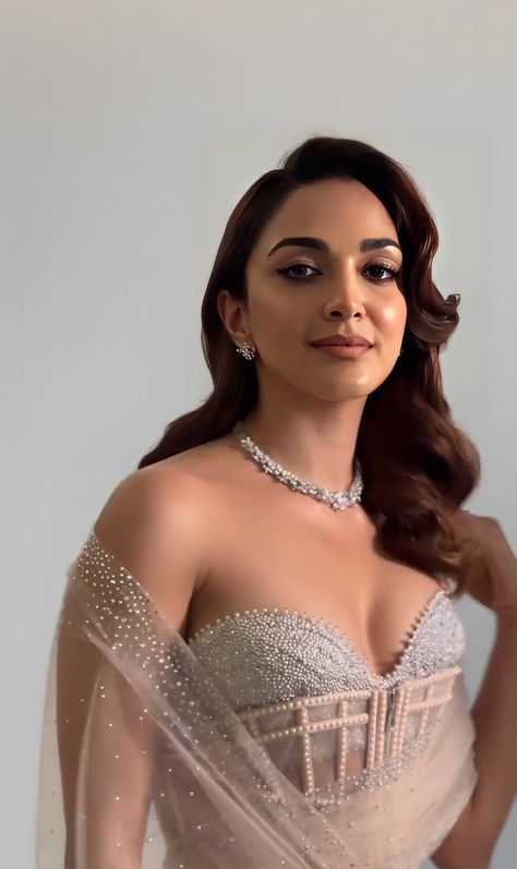 kiara advani looks hot pics
