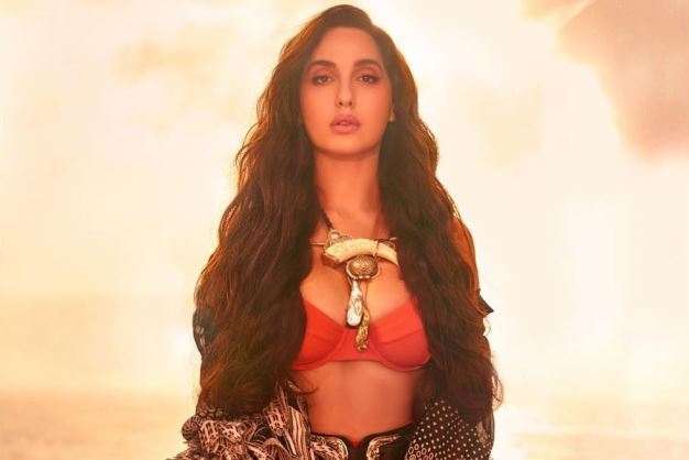 nora fatehi poses xxx sex
