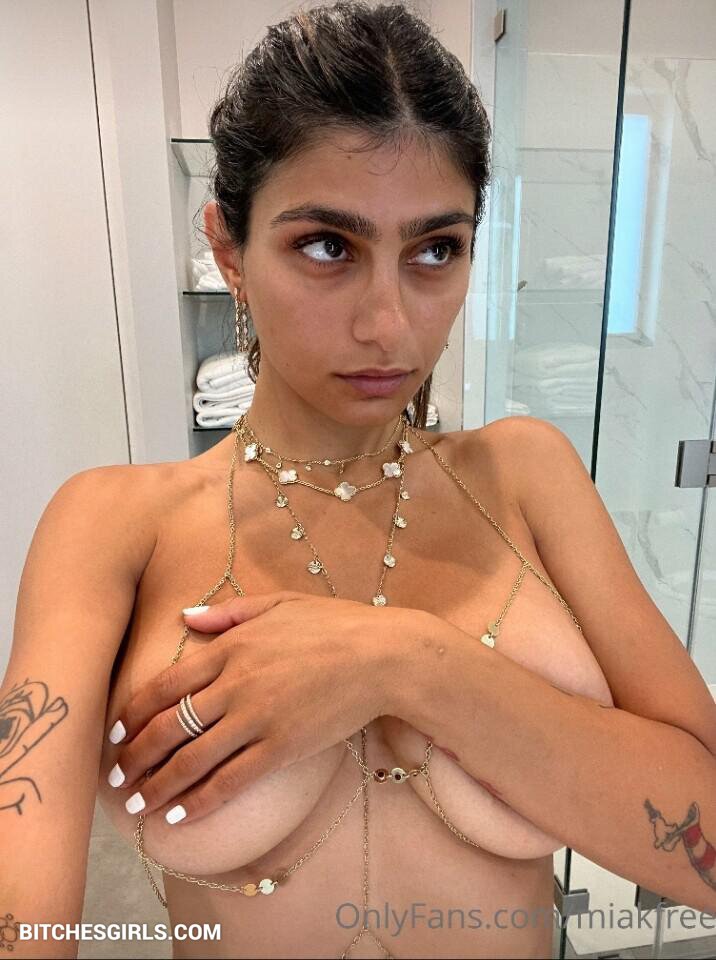 mia khalifa modeling sexy