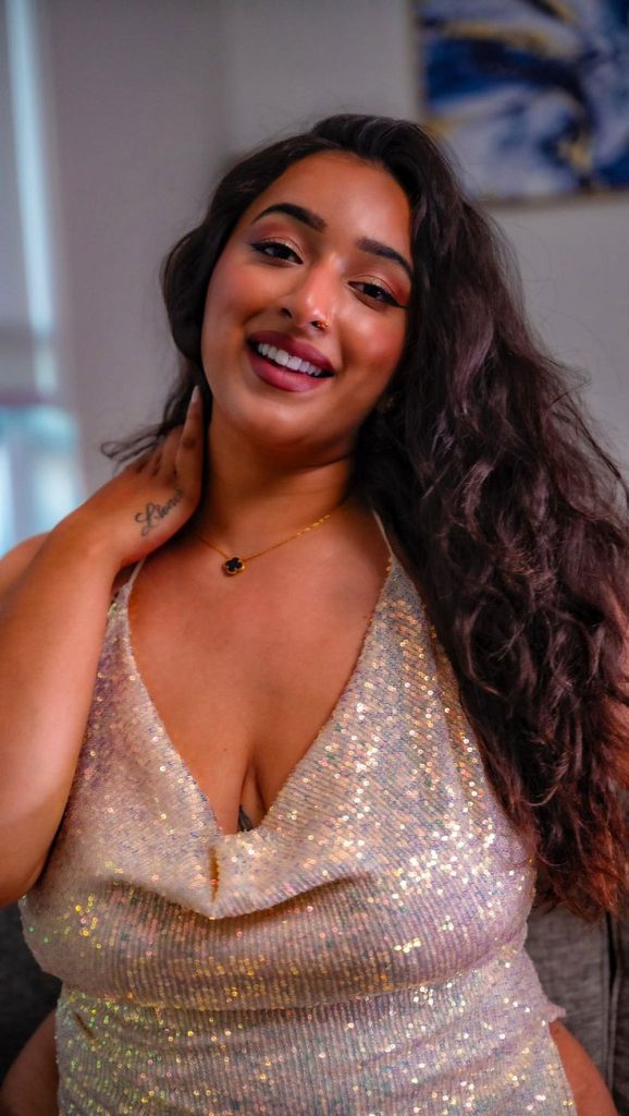 rakhi gill looks nude
