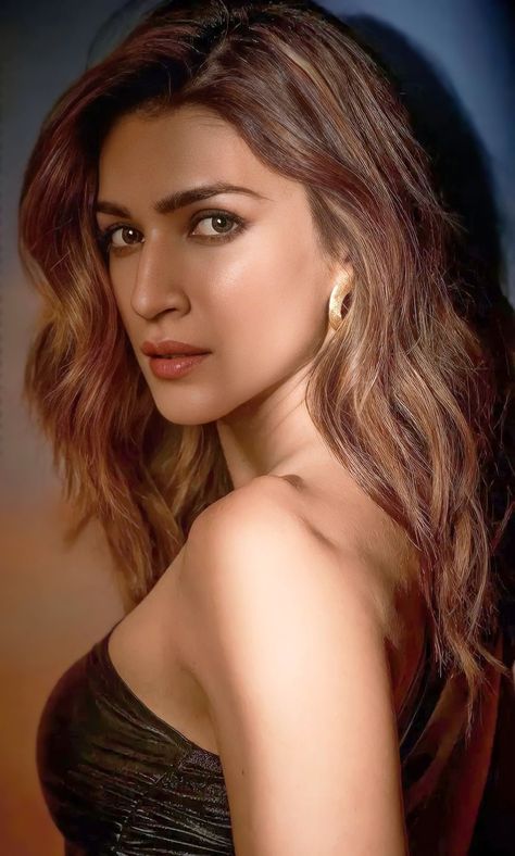 kriti sanon looks nudes
