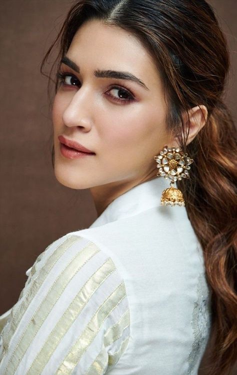 kriti sanon beautiful nude
