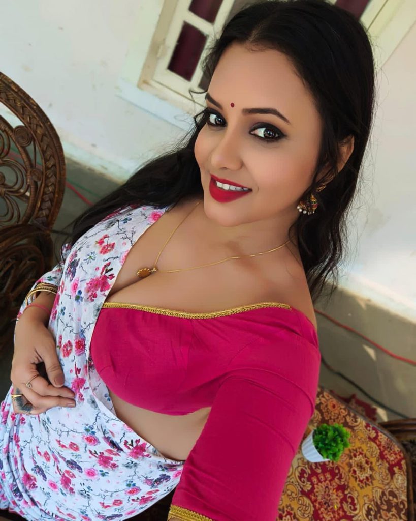 priya gamre looks hot photos
