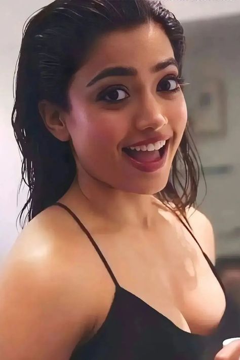 rashmika mandanna poses pussy
