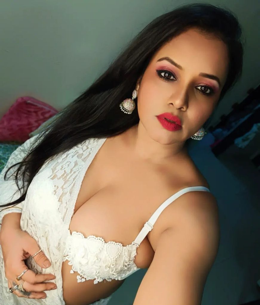 priya gamre poses sex
