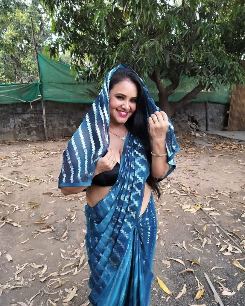 priya gamre looks hot pics
