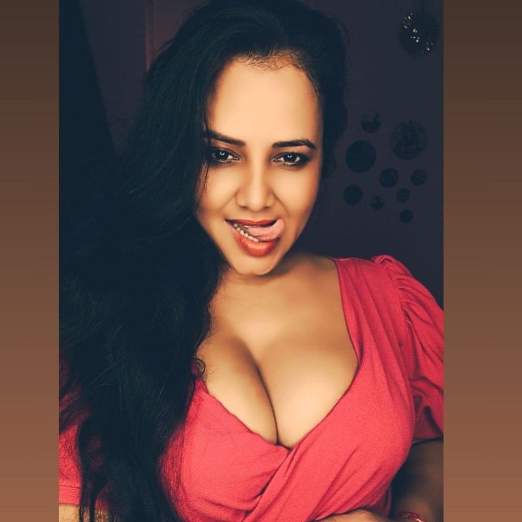 priya gamre hot
