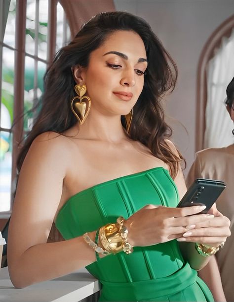 kiara advani looks nude
