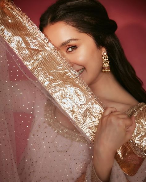 shraddha kapoor modeling fuck
