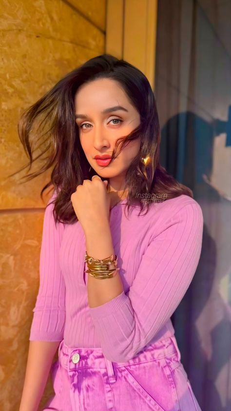 shraddha kapoor looks hot images
