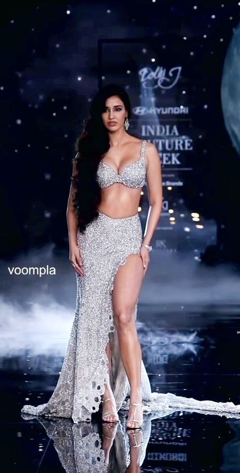 disha patani looks bikini 