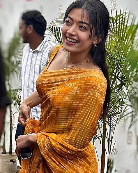 rashmika mandanna beautiful bikini 
