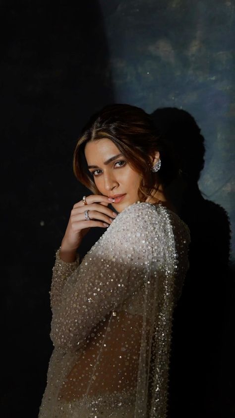 kriti sanon looks xxx sex
