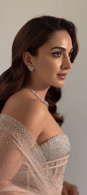 kiara advani looks hot
