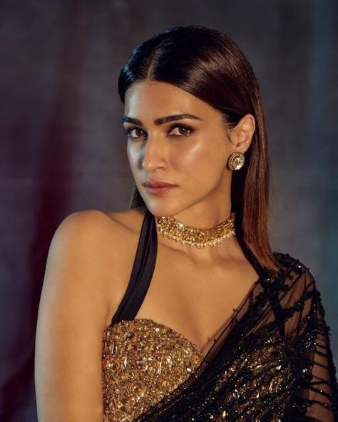 kriti sanon ardent ass
