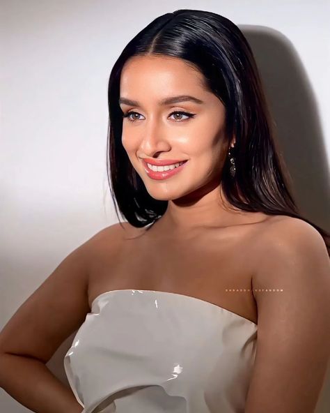 shraddha kapoor smiles hot xxx
