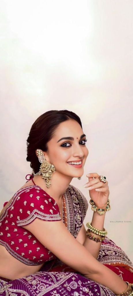 kiara advani smiles hot bikini
