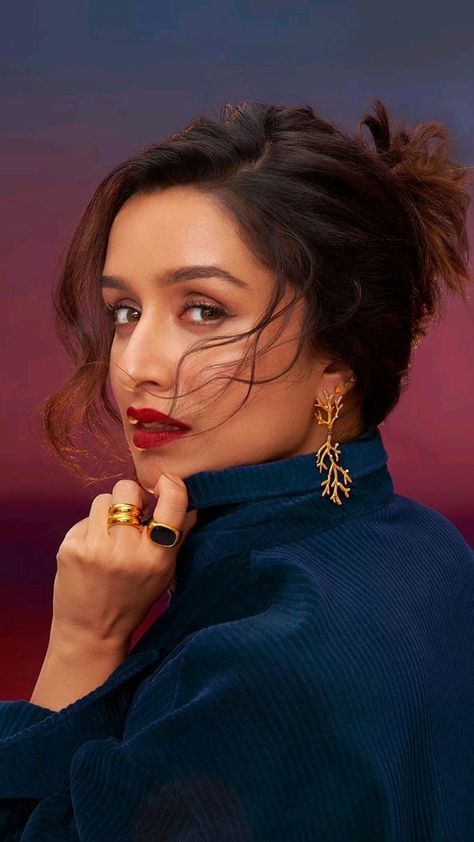 shraddha kapoor poses fuck
