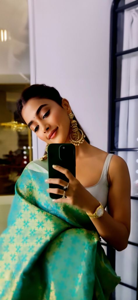 pooja hegde beautiful ass
