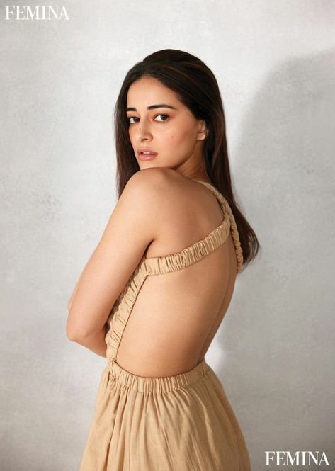 ananya pandey looks bikini 