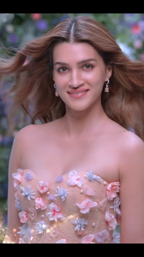 kriti sanon poses xxx 
