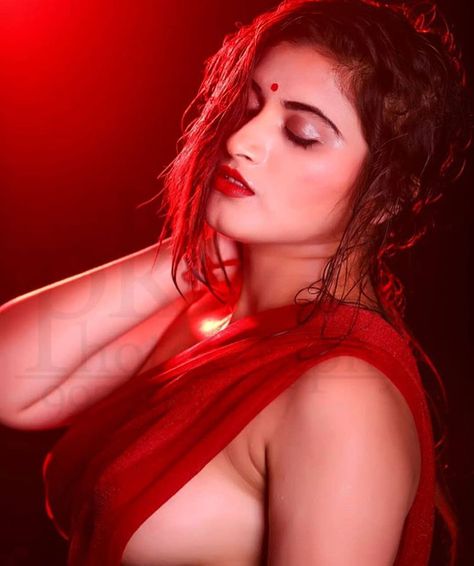 gunjan aras poses sex scenes
