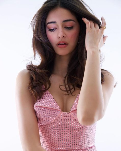 ananya pandey smiles hot images
