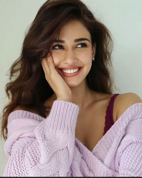 disha patani smiles ass
