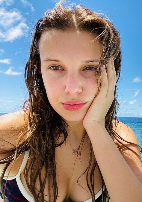 millie bobby beautiful sexy
