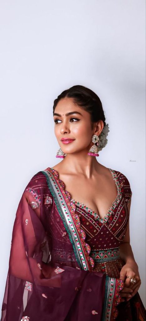 mrunal thakur beautiful hot xxx
