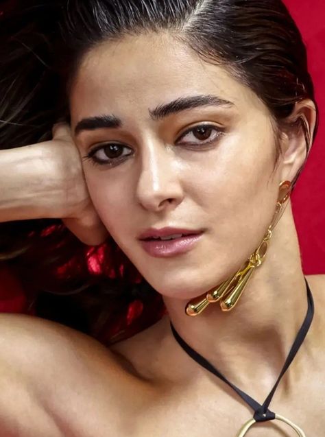 ananya pandey smiles nude