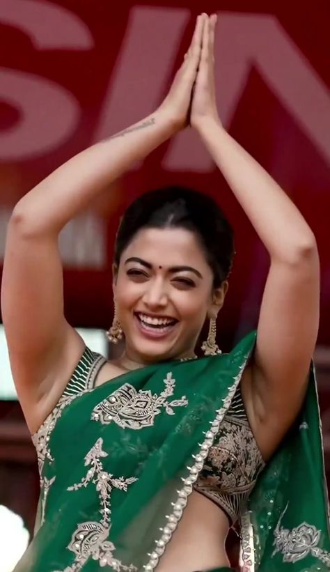 rashmika mandanna smiles nude