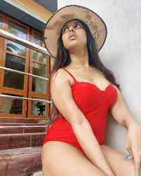 sannati mitra  poses bikini 

