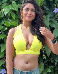 mrunal thakur smiles hot bikini
