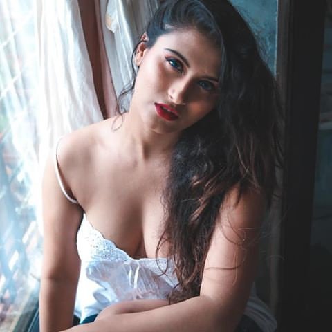 gunjan aras sexy
