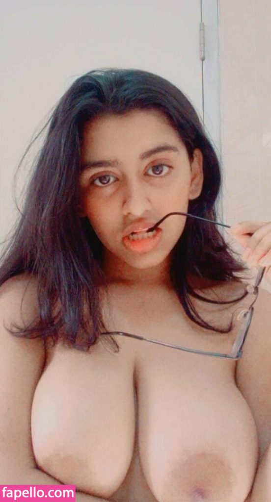 sanjana saba poses porn
