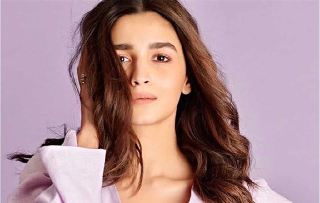 alia bhatt poses nudes
