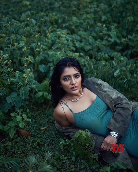 tamil actress poses nude pics