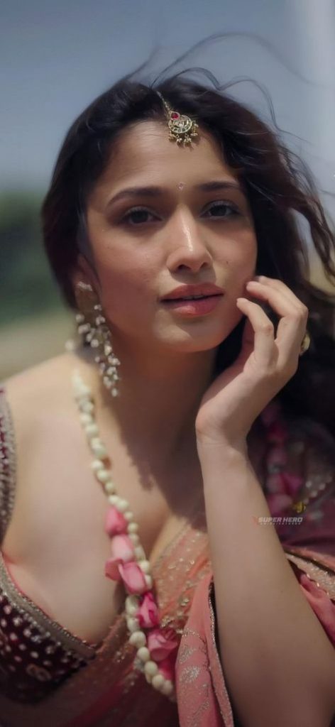 tamanna bhatia poses porn
